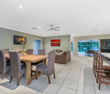 Spacious Family Living with Pool, Games Room, and Large Entertainin... - Photo 3