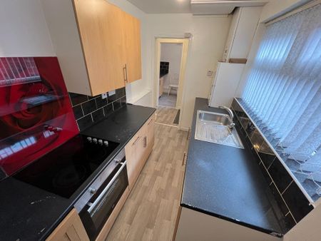 3 bedroom end of terrace house to rent - Photo 5