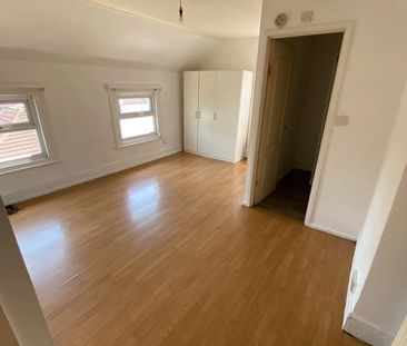 1 Bed Flat, Portland Road, SE25 - Photo 2