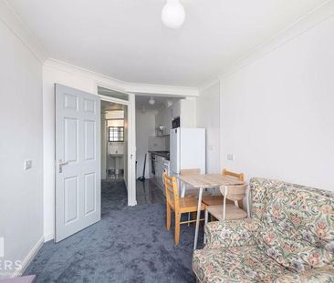 3 bedroom apartment to rent - Photo 6