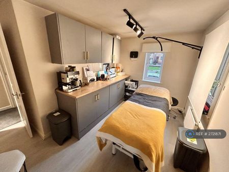 3 bedroom detached house to rent - Photo 5