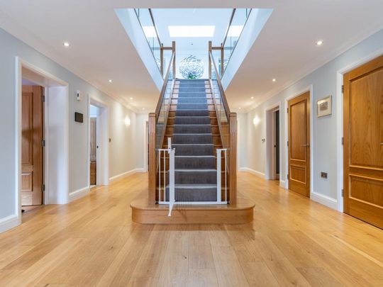 6 bedroom detached house to rent - Photo 1