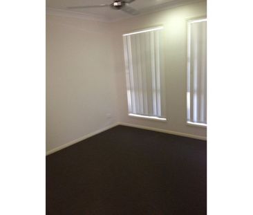 4 Bedroom Lowset Brick Home in Bucasia - Photo 2