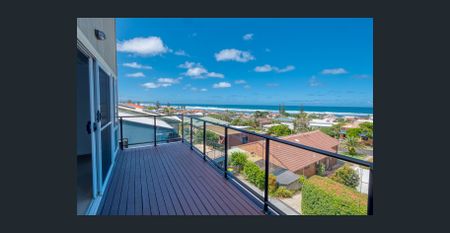 Modern Lennox Head Retreat with Ocean Breezes - Photo 4