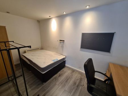 3 bedroom apartment to rent - Photo 2