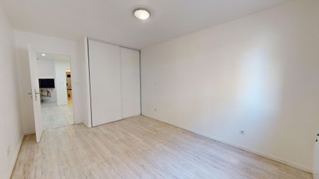 Apartment - Photo 2