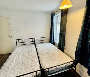 4 Bed Terraced House, Liverpool Road, LU1 - Photo 5