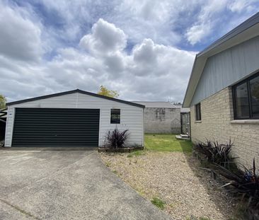 This perfect family home offers three bedrooms, including a master ... - Photo 1