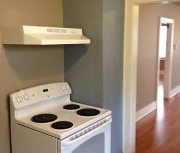 Wonderful 2 bedroom character home with large 6 ft fenced in back yard - Photo 5