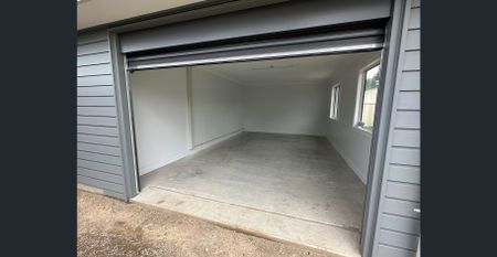 VERY RARE OPPORTUNITY - NEAR NEW GRANNY FLAT WITH SINGLE GARAGE PLUS PARKING PERFECT FOR A CARAVAN, BOAT, TRAILER AND MORE!!! - Photo 3