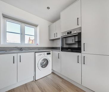 3 bedroom semi-detached house to rent - Photo 6