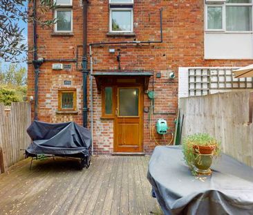 Two Bedroom With Private Garden Flat - Photo 1