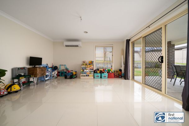 MARSDEN HEIGHTS FAMILY HOME - Photo 1