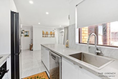 Charming 3-Bedroom Home in Parmelia - Photo 3