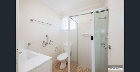 COMFORTABLE UNIT IN QUIET, CONVENIENT AREA - Photo 4