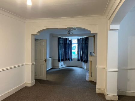 7 bedroom semi-detached house to rent - Photo 2