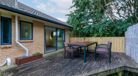 Charming 3-bedroom nestled down a private righ... - Photo 2