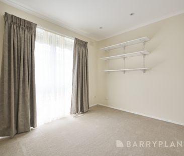 LARGE 4 BEDROOM FAMILY HOME - Photo 3
