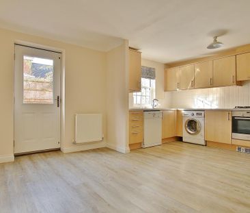 4 bedroom terraced house to rent - Photo 4