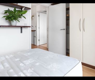 1 Bed Flat, Keir Hardie, E16 - Photo 3
