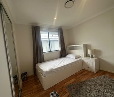 Helensvale - Photo 3