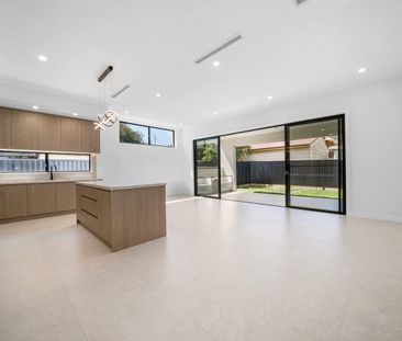 Brand New Spacious Modern Duplex - Photo 3