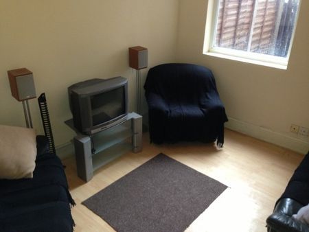 6 Bed Student Accommodation Birmingham - Photo 2