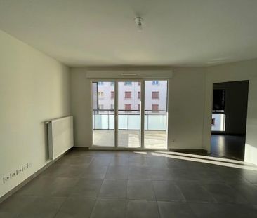 Location Appartement 2 pièces 43m² DECINES CHARPIEU 69150 - Photo 2