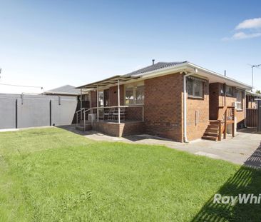Stylish Single-Level Villa with Spacious Outdoor Areas - Photo 5