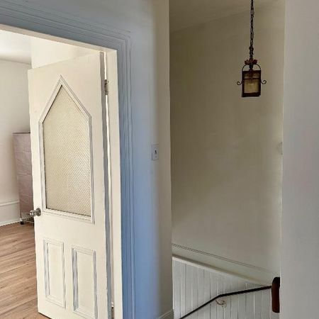 Vieux Lévis, 3 1/2 chauffé stationnement beaucoup de cachet - Photo 3