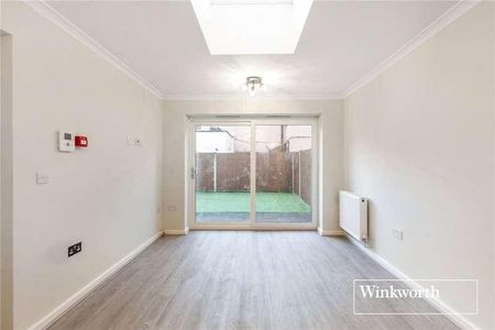 Ballards Lane, London, N3 - Photo 2