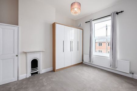 2 bedroom terraced house to rent - Photo 4