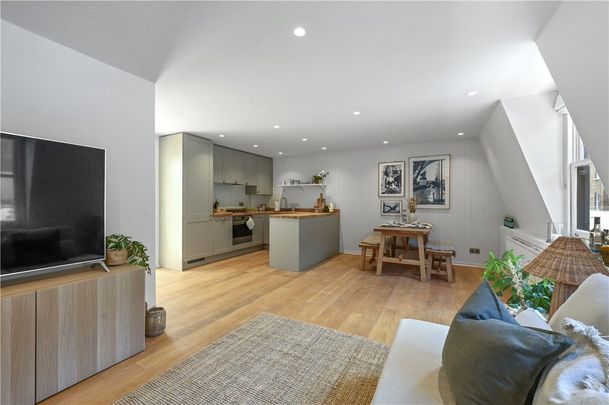 Beautifully presented two bedroom property set within a quiet road near Marylebone High Street. - Photo 1