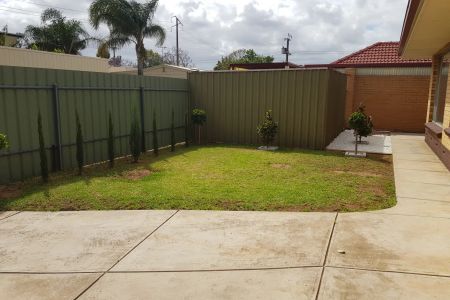 Beautiful 2 Bedroom Private unit! - Photo 2