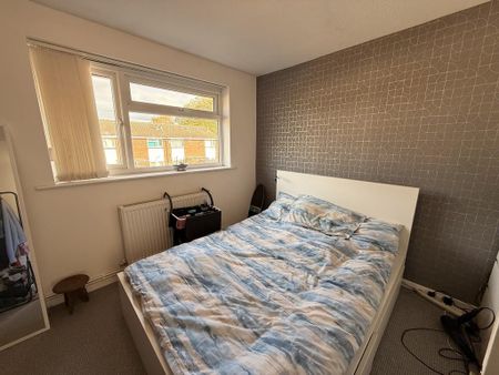 2 bedroom mews to rent - Photo 4