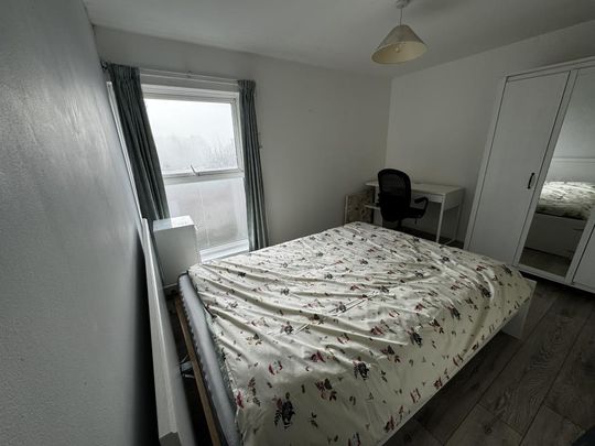 1 bedroom in a house share to rent - Photo 1