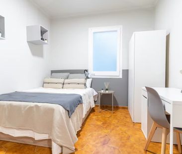 Plaça d'Alfons el Savi, Barcelona, Catalonia 08025 - Photo 3