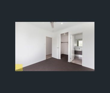 3 BEDROOM DUPLEX!!!! - Photo 2