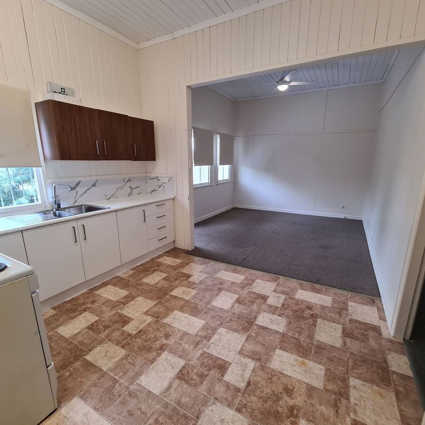 Top Floor Unit Close to Margate Shops & Beach - Photo 1