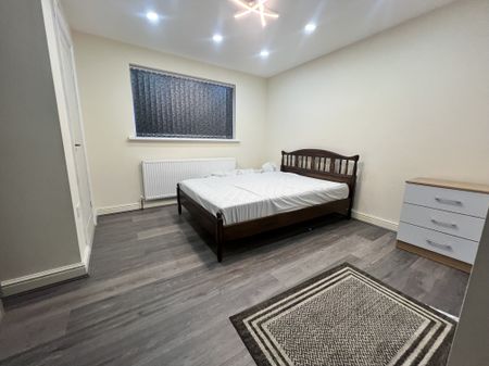 Lapwing Close, Leicester - Photo 4