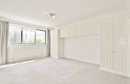 Regent House, Windsor Way, Hammersmith, London, W14 - Photo 4