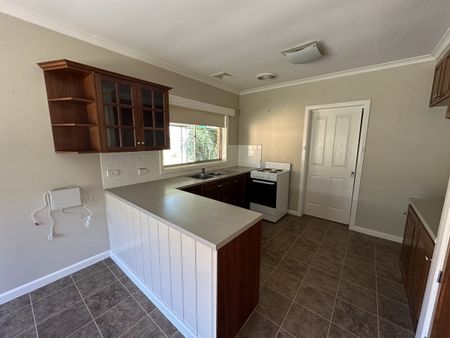 42 Field Street, SHEPPARTON VIC 3630 - Photo 3