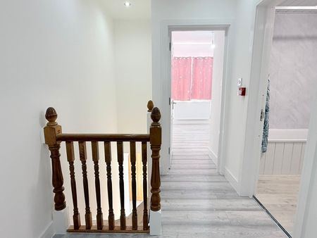 3 Bed Terraced House, Redbridge Lane East, IG4 - Photo 4