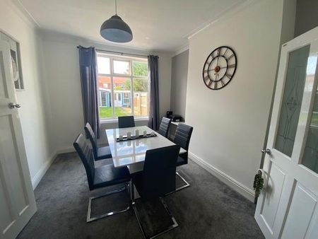 3 bedroom terraced house to rent - Photo 3