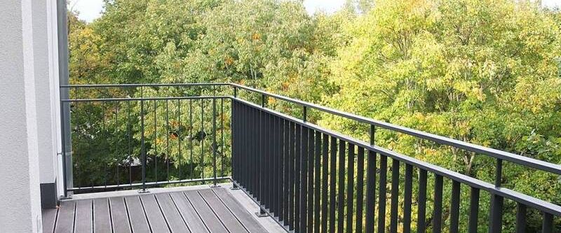 Wohnen im Grünen: Traumwohnung am Tierpark mit zwei Balkonen - Photo 1