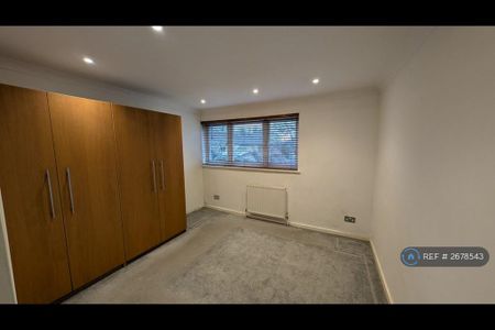 4 bedroom terraced house to rent - Photo 3