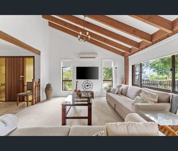 Spacious Family Home in Prime Banora Point Location - Photo 2