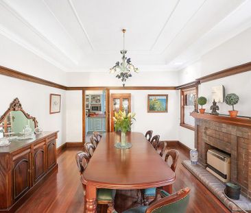 Elegant Family Home with Period Charm, Spacious Living & Private Ga... - Photo 3