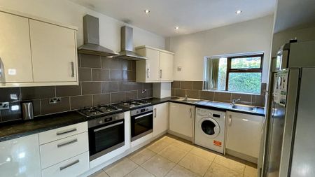 6 bedroom end of terrace house to rent - Photo 4