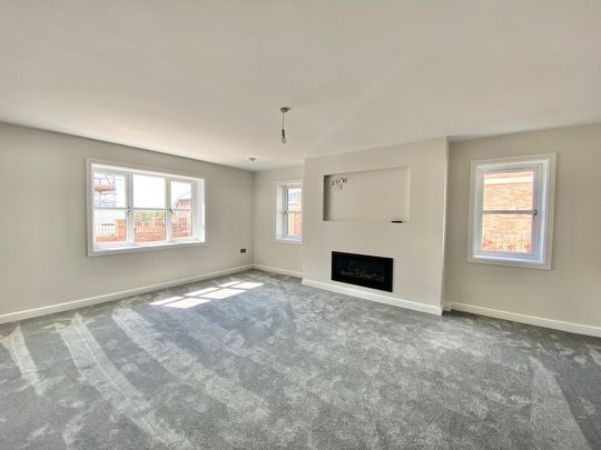 4 bedroom Four Bedroom Detached House to rent - Photo 1